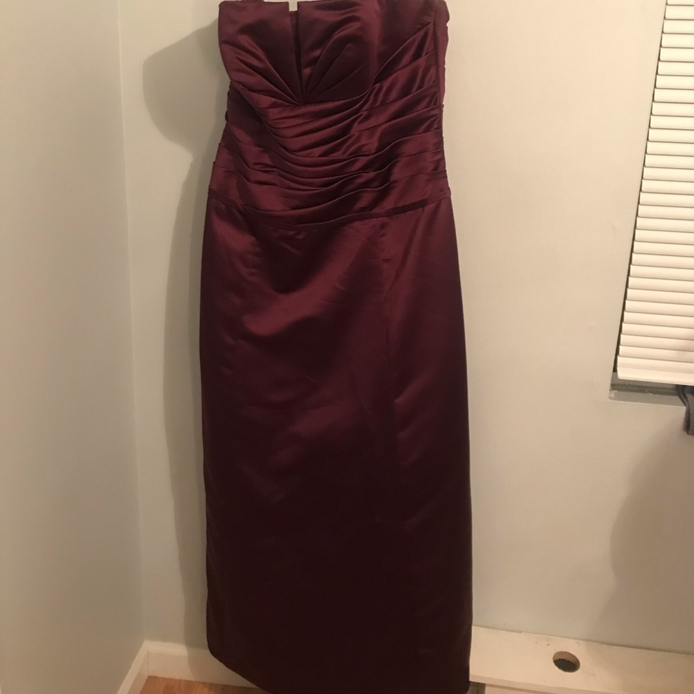 Worn onceStrapless Plum colored prom/wedding dress